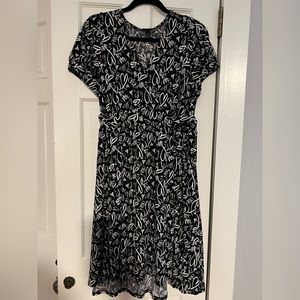 Torrid black and white heart print dress, tie back, size 1